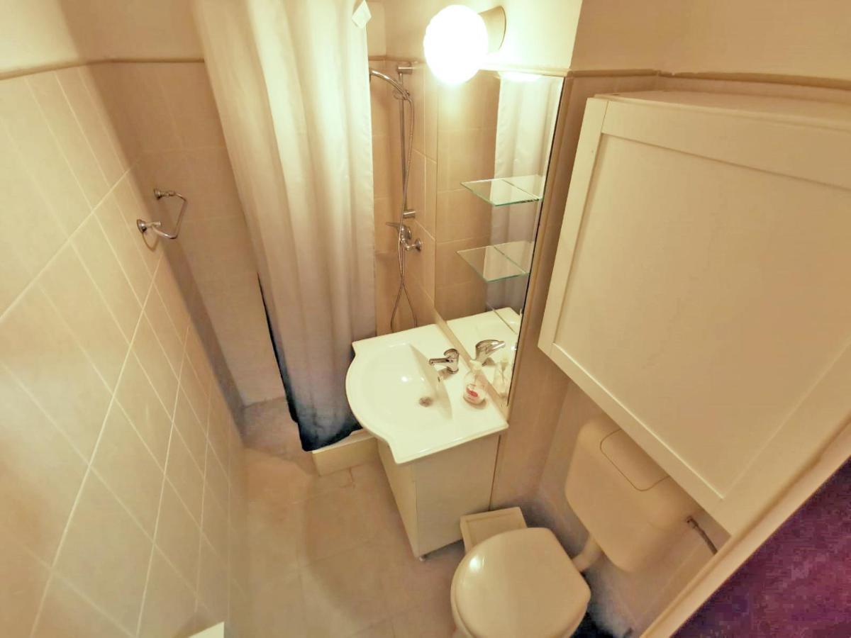 Cozy Studio Athenee Apartment บูคาเรสต์ ภายนอก รูปภาพ
