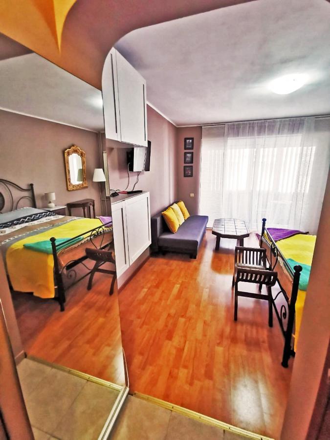 Cozy Studio Athenee Apartment บูคาเรสต์ ภายนอก รูปภาพ